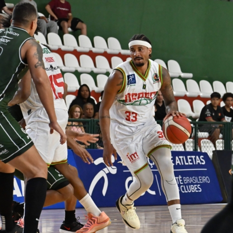 Eddy Carvalho pelo Basket Osasco. Foto: Bruno Ulivieri/Basket Osasco