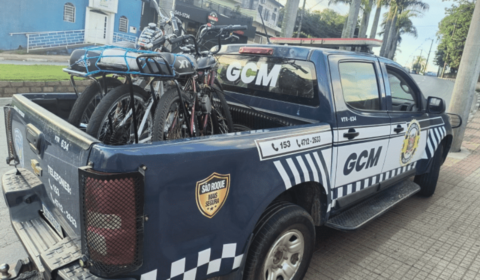 Guarda Civil Municipal de São Roque apreende três bicicletas motorizadas irregulares durante fiscalização no centro da cidade, garantindo maior segurança no trânsito.
📷 Foto: Divulgação / GCM São Roque
