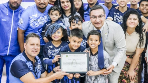 Vereadores da Câmara Municipal de Osasco aprovam moção de reconhecimento ao Projeto Esporte Esperança, destacando sua atuação na formação esportiva, educacional e humana de crianças e adolescentes.