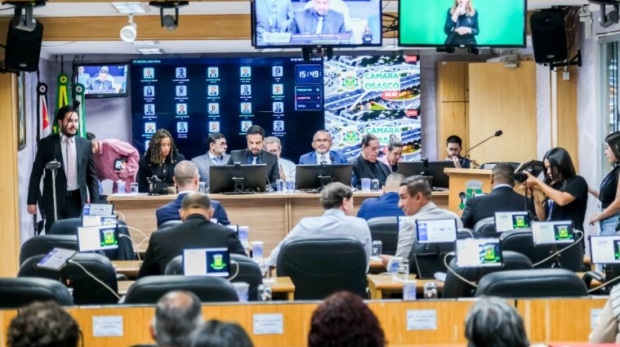 Projetos aprovados em plenário reforçam a organização da saúde, reestruturam a educação infantil e garantem equilíbrio ao fundo previdenciário dos servidores.