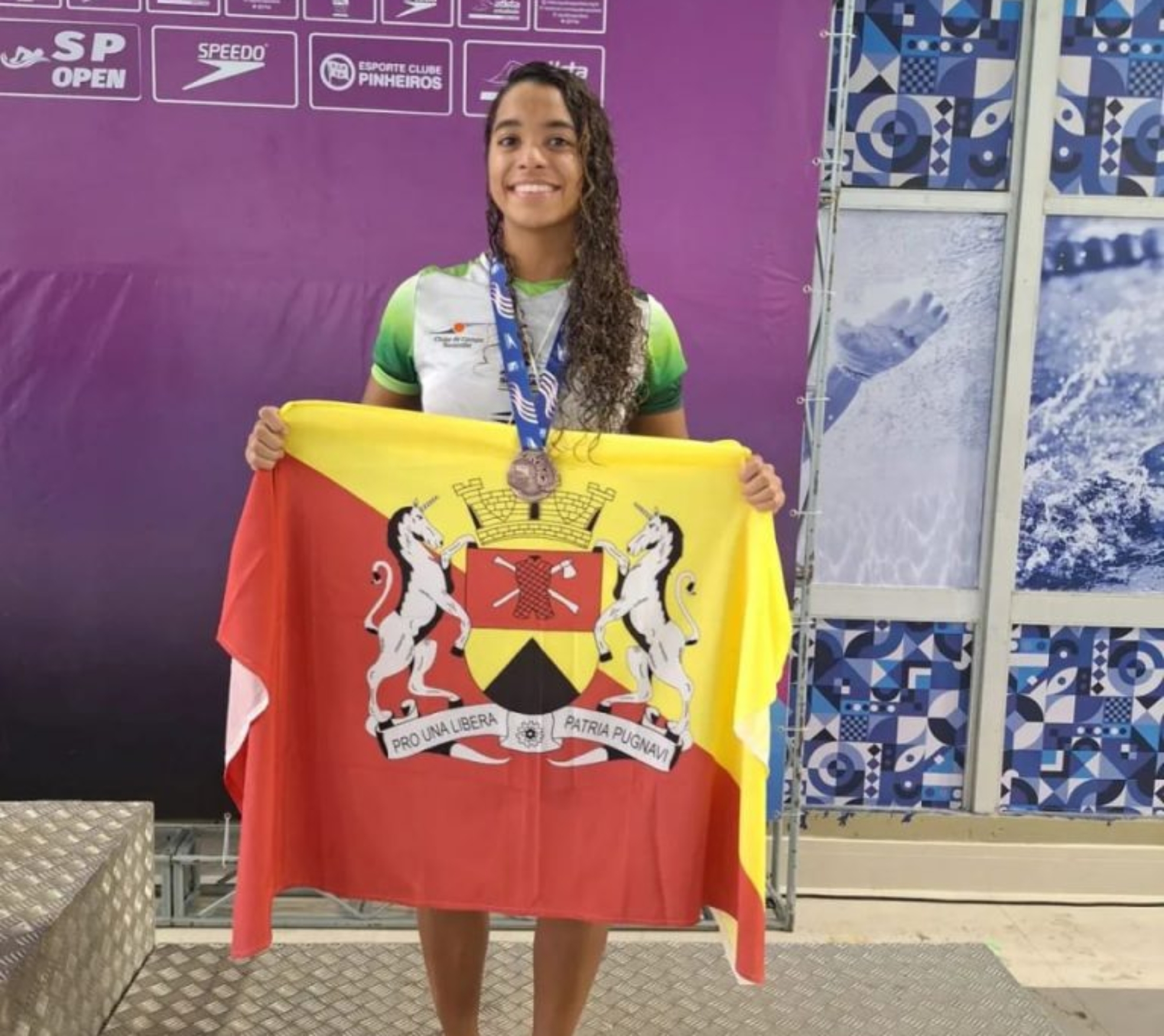 Lívia Cristini Souza Fernandes recebe medalha de bronze no Campeonato Paulista de Verão 2025, representando Sorocaba e a SEAS. Fotos: SEAS