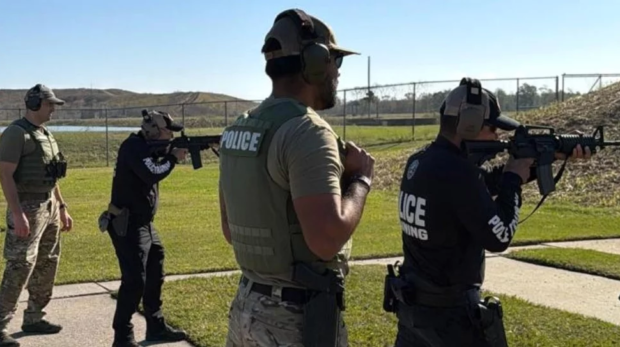 Instrutor da Guarda Civil Municipal de Osasco recebe certificação internacional após treinamento tático com unidades da SWAT no Texas, Estados Unidos. Fotos: Divulgação