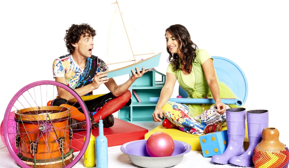 O Duo Badulaque apresenta o espetáculo musical infantil “Muita Coisa”, unindo percussão performática, movimento e experimentação sonora em shows gratuitos que integram a programação de férias do Sesc Osasco. Badulaque - Foto Artur Nobre