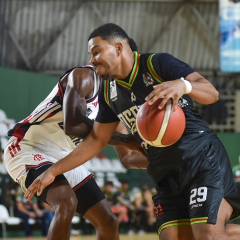 Matheus Weber em ação pelo Basket Osasco. Foto: Bruno Ulivieri/Basket Osasco
