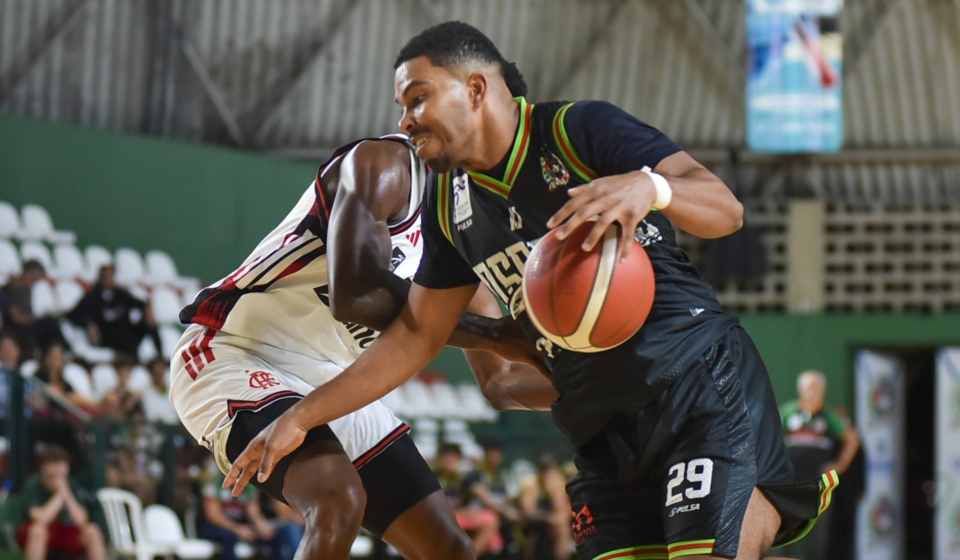 Matheus Weber em ação pelo Basket Osasco. Foto: Bruno Ulivieri/Basket Osasco
