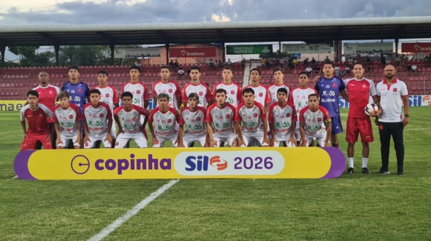 Jogadores do Osasco Audax perfilados antes da partida contra o Atlético Mineiro, no Estádio José Liberatti, pela Copa São Paulo de Futebol Júnior. Registro fotográfico referente à apresentação das equipes antes da partida. Texto e foto: Giane Vieira @giane.vvieira