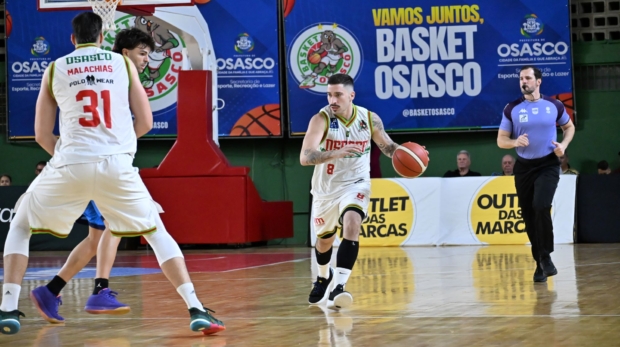 Dalaqua em ação contra o Rio Claro. Foto: Bruno Ulivieri/Basket Osasco