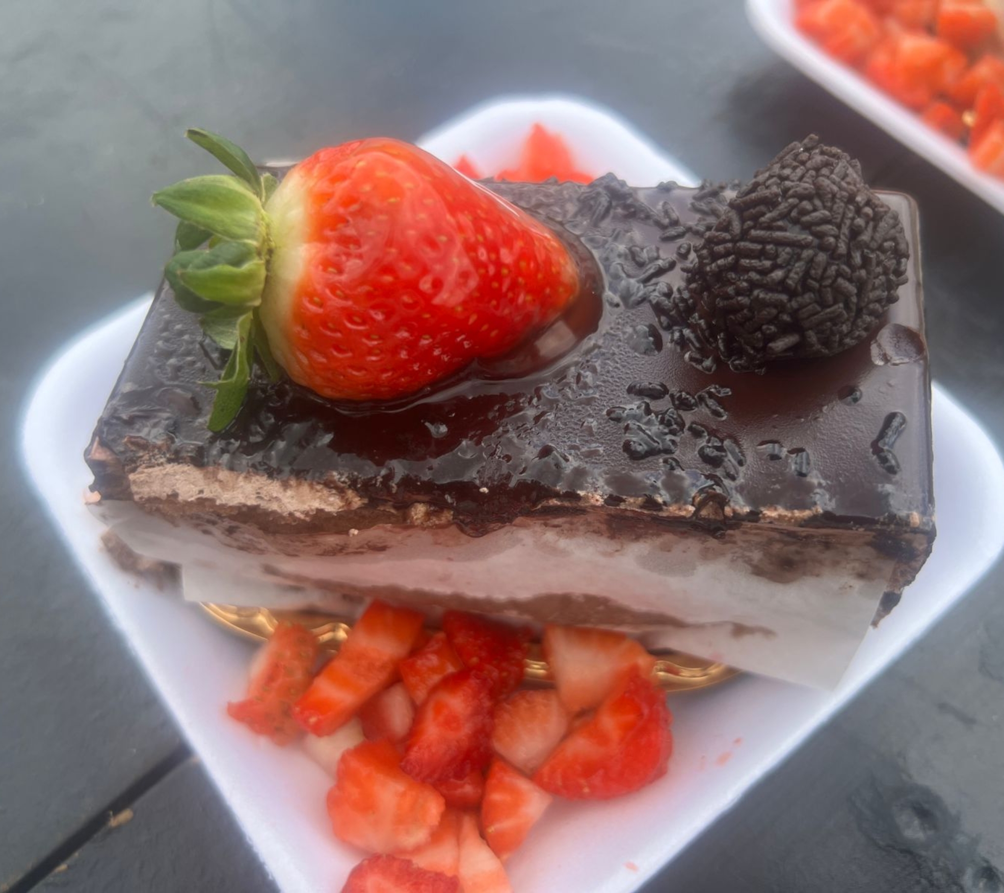 Delícias que conquistam todos os gostos: tortas artesanais, doces gourmet, milk-shakes, sorvetes e criações exclusivas à base de morango são as grandes estrelas do CARNAKIDS – Festival do Morango, em Osasco.