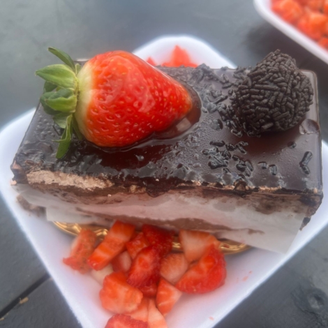 Delícias que conquistam todos os gostos: tortas artesanais, doces gourmet, milk-shakes, sorvetes e criações exclusivas à base de morango são as grandes estrelas do CARNAKIDS – Festival do Morango, em Osasco.