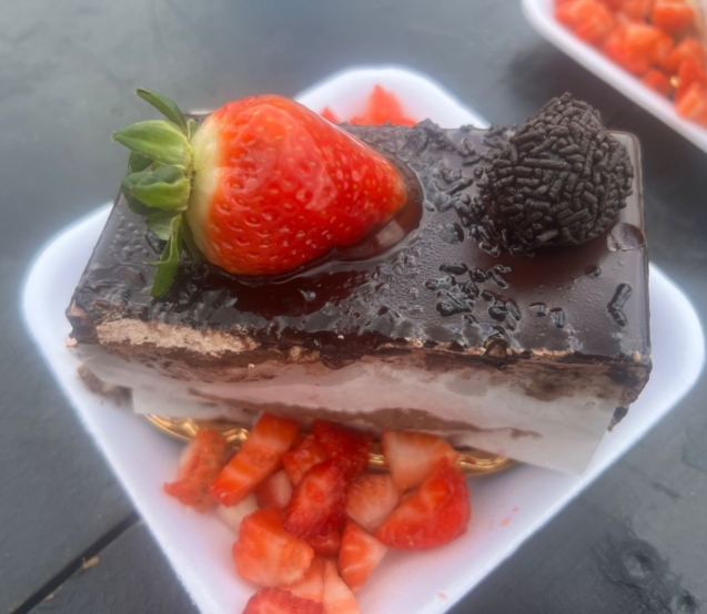 Delícias que conquistam todos os gostos: tortas artesanais, doces gourmet, milk-shakes, sorvetes e criações exclusivas à base de morango são as grandes estrelas do CARNAKIDS – Festival do Morango, em Osasco.
