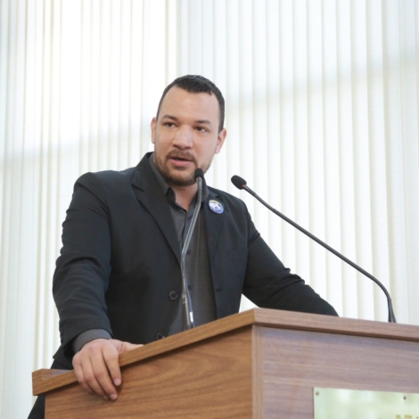 O vereador Dylan Dantas (PL) protocola ofício solicitando que as oitivas da CPI da Saúde sejam públicas, com transmissão ao vivo e presença da imprensa, reforçando o compromisso com a transparência e o direito da população à informação. Foto: Câmara de Sorocaba 