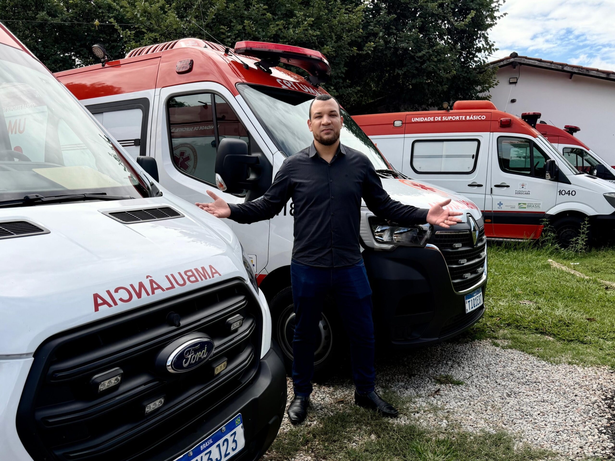 Vereador Dylan Dantas durante fiscalização no pátio do SAMU em Sorocaba. Foto: Divulgação