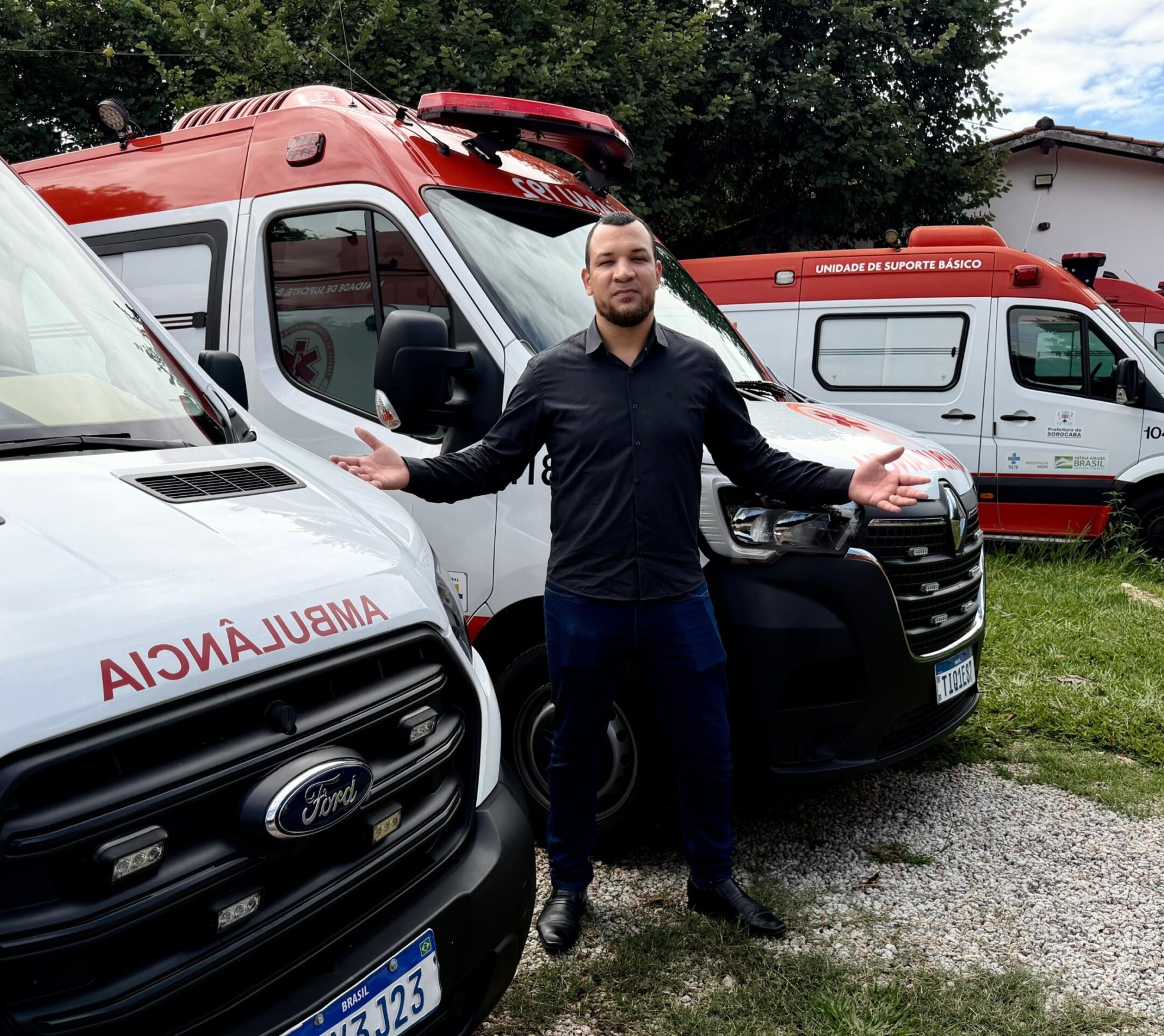 Vereador Dylan Dantas durante fiscalização no pátio do SAMU em Sorocaba. Foto: Divulgação