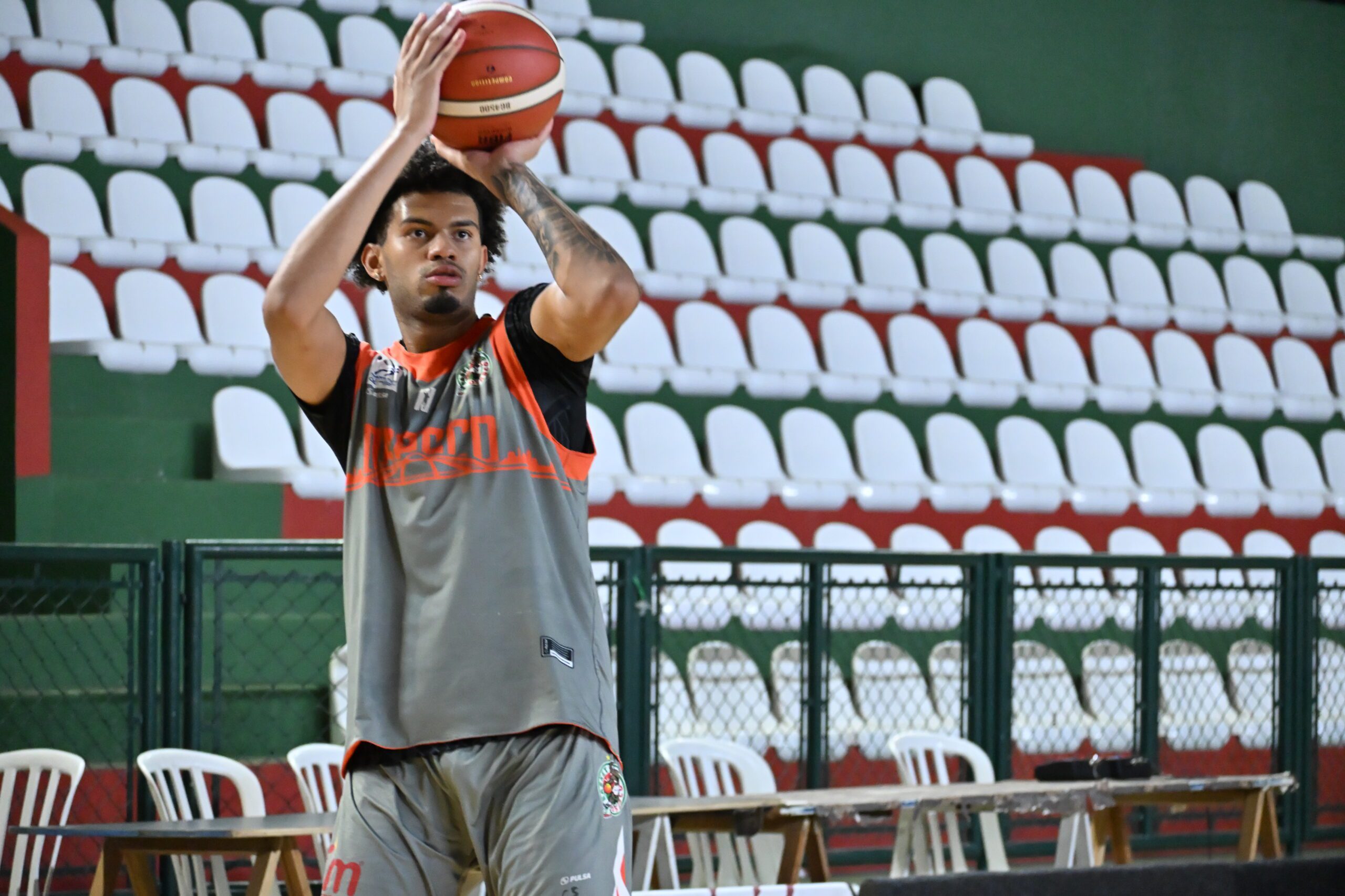 Tarek treina no Geodésico. Foto: Bruno Ulivieri