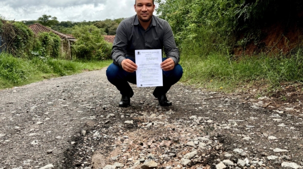 Vereador Dylan Dantas protocola projeto na Câmara de Sorocaba que propõe isenção de IPTU para imóveis localizados em vias sem infraestrutura adequada.