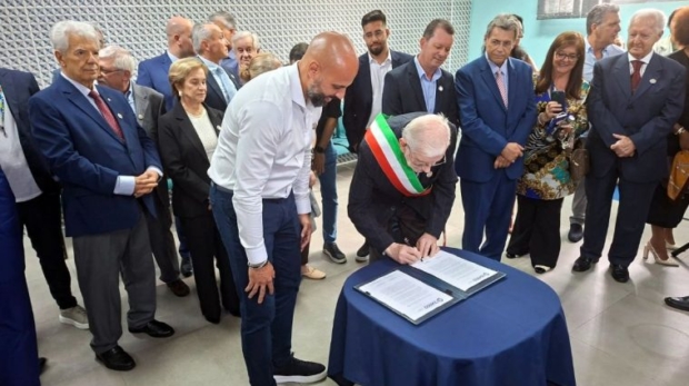 Autoridades de Osasco recebem, no Paço Municipal, a delegação da cidade-irmã Osasco durante cerimônia oficial que integra as comemorações pelos 64 anos de emancipação político-administrativa do município. Foto: Câmara De Osasco