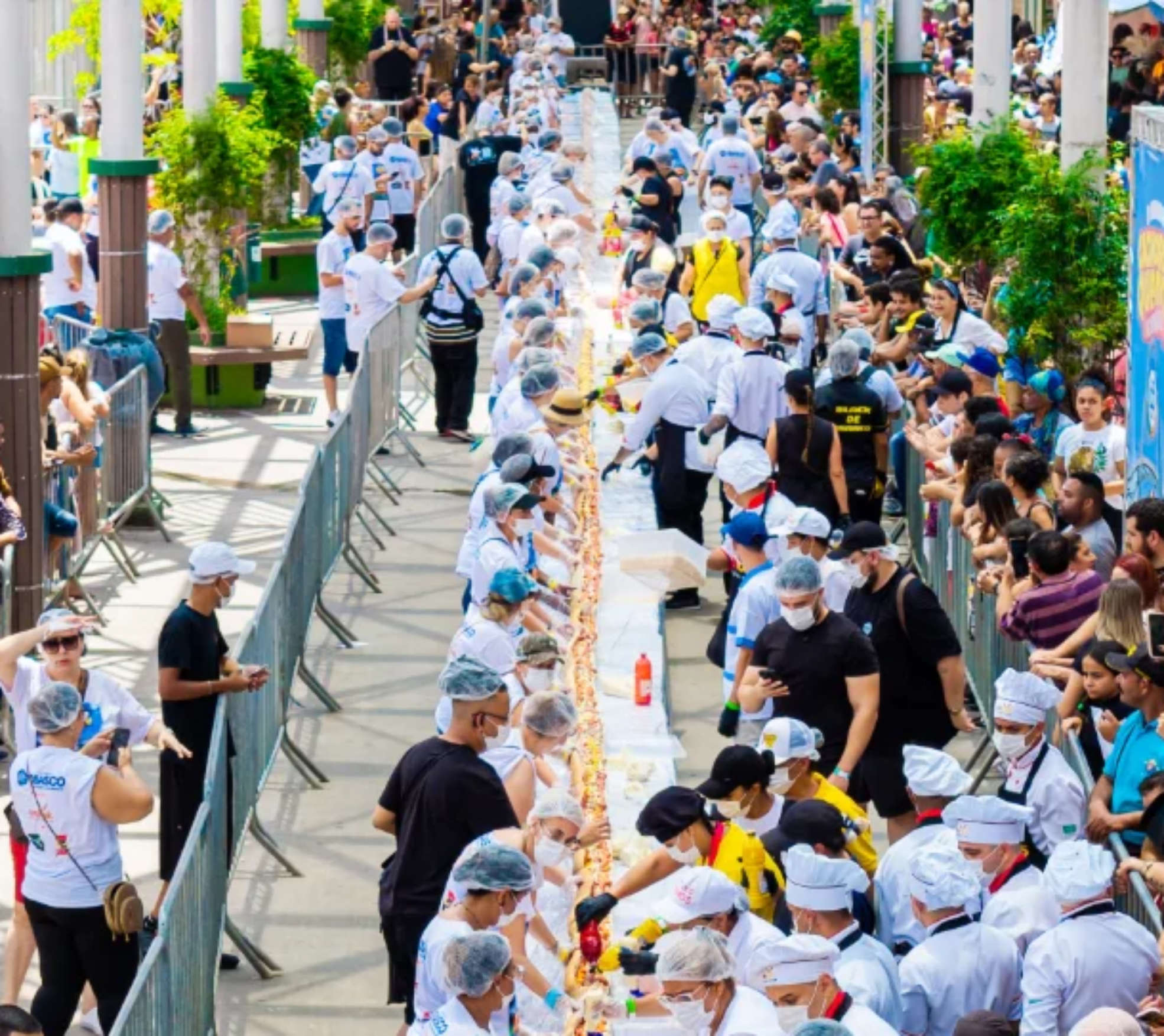 Osasco prepara cachorro-quente de 64 metros para celebrar os 64 anos da cidade no Calçadão da Antônio Agú. Foto: Divulgação