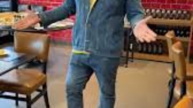 Alexandre Frota durante coletiva de imprensa em Cotia, onde esclareceu seu futuro político e reafirmou apoio ao prefeito Welington Formiga. Foto: Redes Sociais/ Reprodução