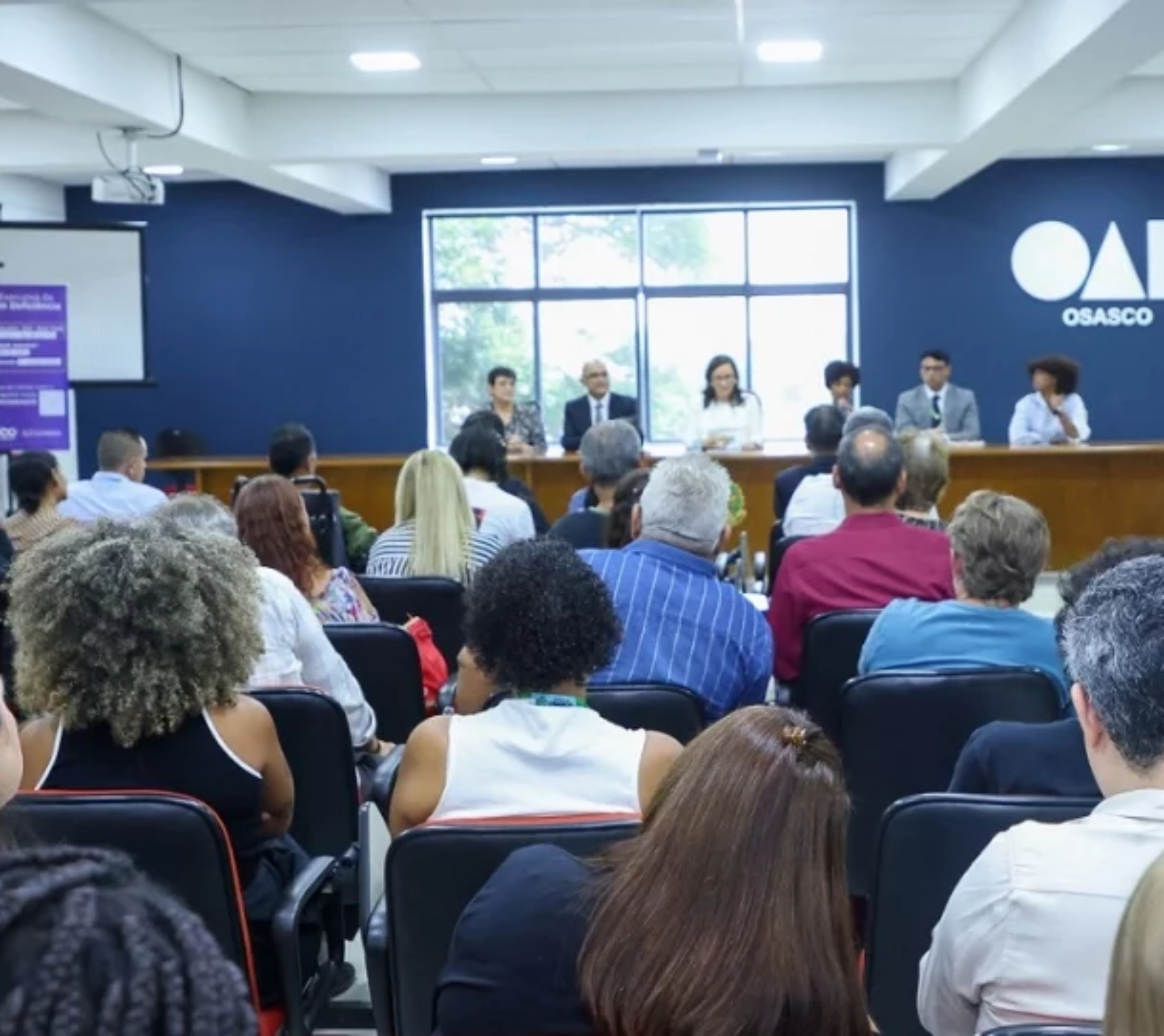 Autoridades e representantes de municípios durante assinatura do termo de adesão ao Plano Viver Sem Limite, realizado na sede da OAB de Osasco. Fotos: Justino Alencar