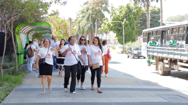 Ação do Departamento Técnico de Controle de Zoonoses de Barueri mobiliza moradores de Barueri no combate à dengue com orientações e vistorias. 🦟🚫 Crédito das fotos: Arquivo/Secom Barueri 