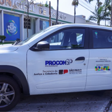 Procon de Osasco realiza fiscalização para monitorar preços de combustíveis e orientar consumidores. Foto: Justino Alencar
