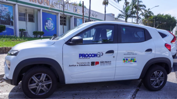 Procon de Osasco realiza fiscalização para monitorar preços de combustíveis e orientar consumidores. Foto: Justino Alencar