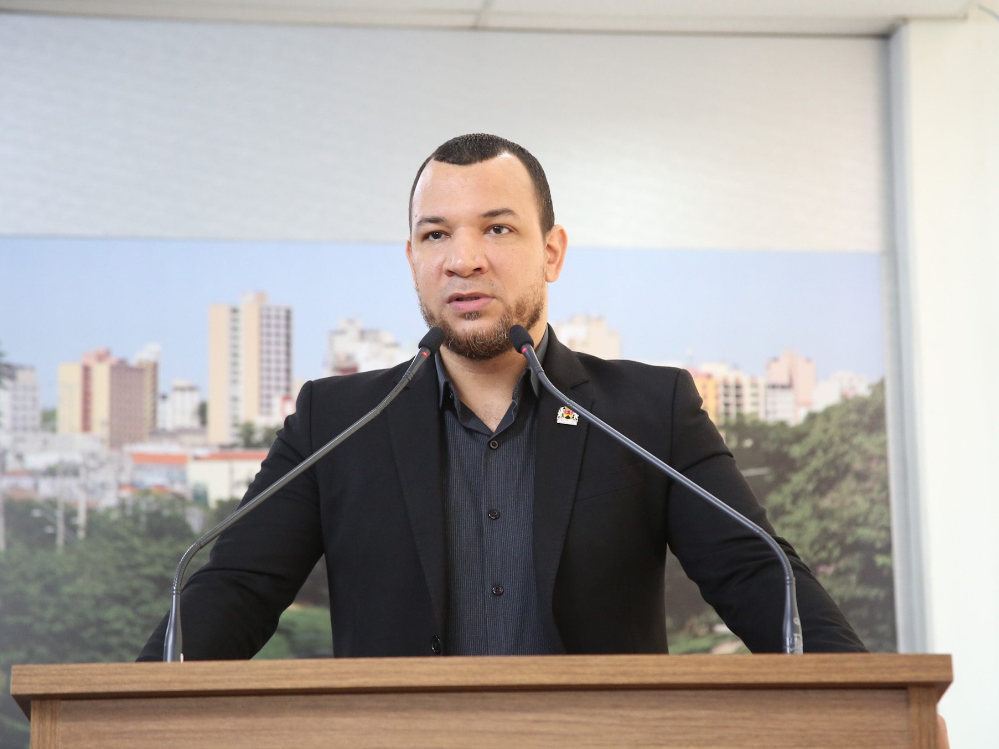 Dylan Dantas cobra esclarecimentos sobre falta de medicamentos na rede pública de Sorocaba Foto: Câmara de Sorocaba