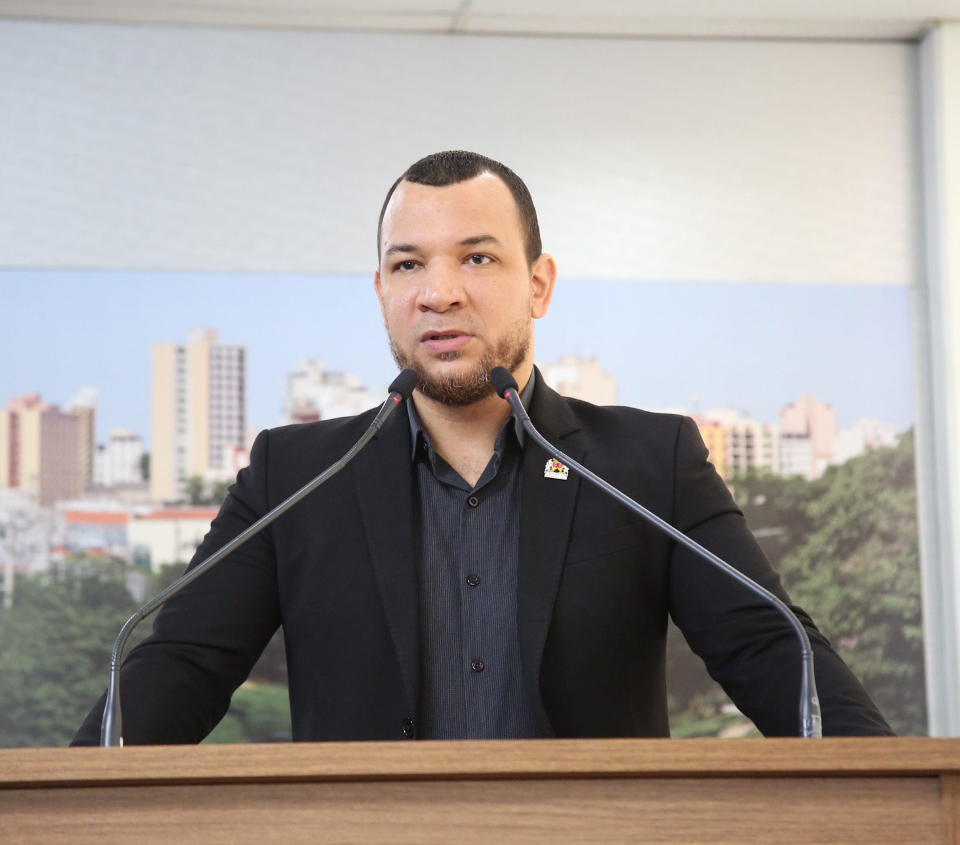 Dylan Dantas cobra esclarecimentos sobre falta de medicamentos na rede pública de Sorocaba Foto: Câmara de Sorocaba