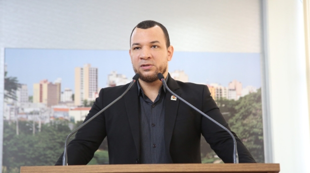 Dylan Dantas cobra esclarecimentos sobre falta de medicamentos na rede pública de Sorocaba Foto: Câmara de Sorocaba
