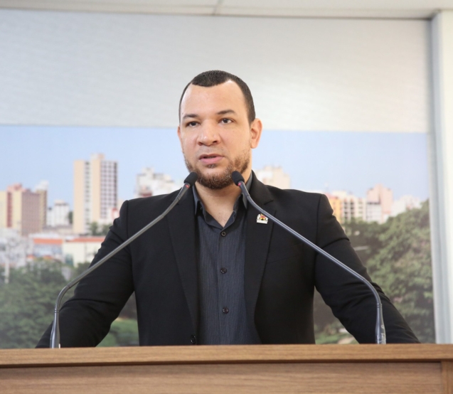 Dylan Dantas cobra esclarecimentos sobre falta de medicamentos na rede pública de Sorocaba Foto: Câmara de Sorocaba