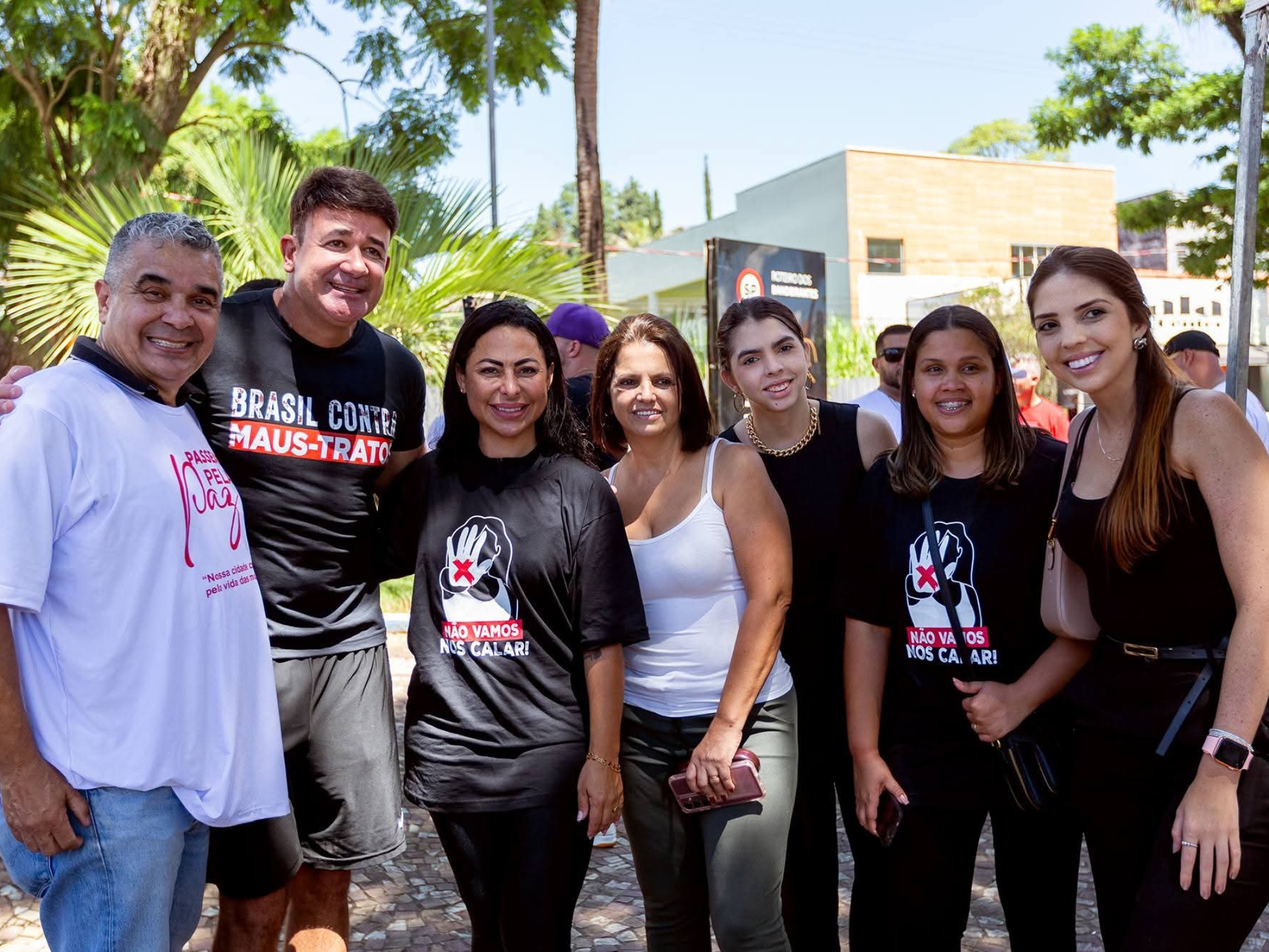 Moradores, autoridades e representantes da sociedade civil participaram da Passeata pela Paz em Araçariguama, em um ato de união e conscientização contra a violência e em defesa da vida das mulheres. Foto: Prefeitura De Araçariguama (Redes Sociais/Reprodução)