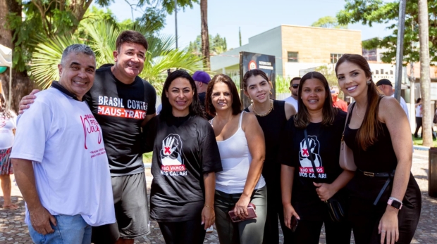 Moradores, autoridades e representantes da sociedade civil participaram da Passeata pela Paz em Araçariguama, em um ato de união e conscientização contra a violência e em defesa da vida das mulheres. Foto: Prefeitura De Araçariguama (Redes Sociais/Reprodução)