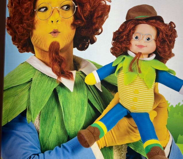 Personagens com óculos se destacam na ABRIN e reforçam a importância da saúde visual infantil. Foto: Divulgação