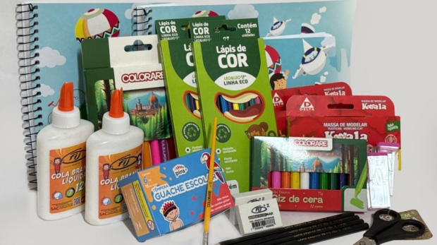 Prefeitura de Mairinque realiza entrega de kits de material escolar para alunos da rede municipal. Foto: Prefeitura De Mairinque 📚✏️