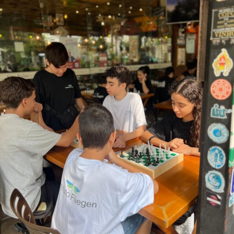 Instituto Fliegen promove torneio de xadrez para estudantes de Cotia e região, incentivando estratégia, conhecimento e integração entre os jovens. ♟📚🏆