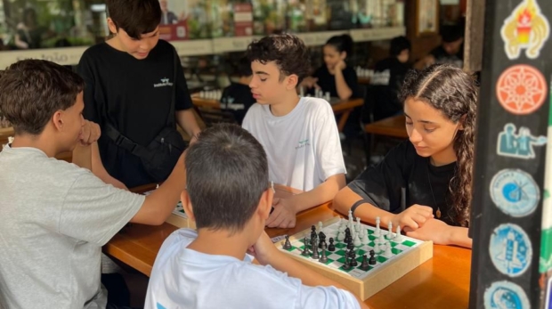 Instituto Fliegen promove torneio de xadrez para estudantes de Cotia e região, incentivando estratégia, conhecimento e integração entre os jovens. ♟📚🏆