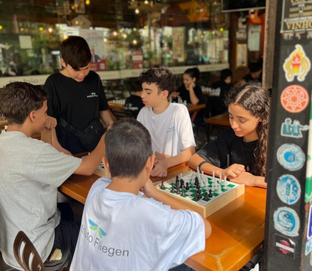 Instituto Fliegen promove torneio de xadrez para estudantes de Cotia e região, incentivando estratégia, conhecimento e integração entre os jovens. ♟📚🏆
