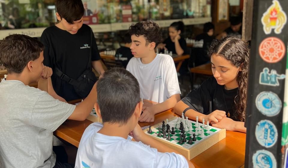 Instituto Fliegen promove torneio de xadrez para estudantes de Cotia e região, incentivando estratégia, conhecimento e integração entre os jovens. ♟📚🏆