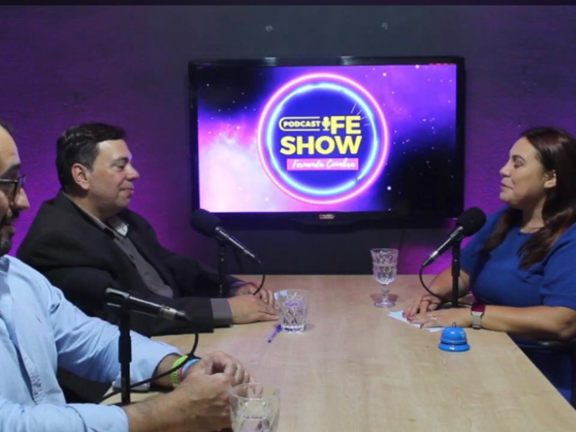 Especialistas discutem diagnóstico, tratamento e direitos das pessoas com autismo em episódio do Podcast FeShow. Informação e acolhimento para famílias atípicas.