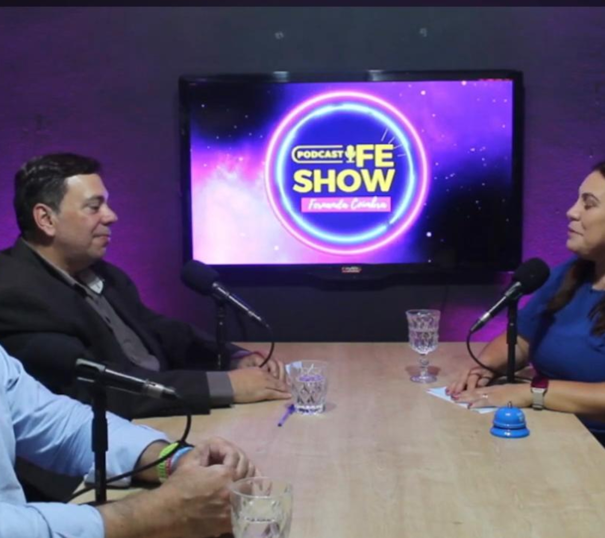 Especialistas discutem diagnóstico, tratamento e direitos das pessoas com autismo em episódio do Podcast FeShow. Informação e acolhimento para famílias atípicas.