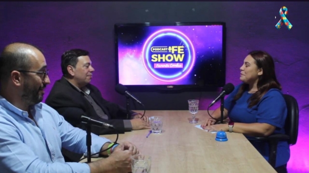 Especialistas discutem diagnóstico, tratamento e direitos das pessoas com autismo em episódio do Podcast FeShow. Informação e acolhimento para famílias atípicas.