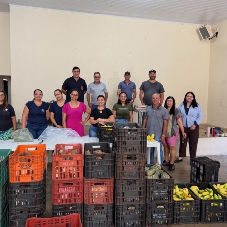 Equipe do CRAS de Nova Canaã Paulista participa da organização e distribuição das cestas do Programa de Aquisição de Alimentos, ação que garante alimentos frescos a famílias em situação de vulnerabilidade social no município. Foto: CATI