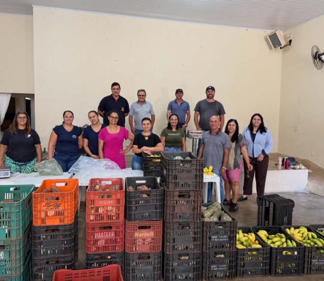 Equipe do CRAS de Nova Canaã Paulista participa da organização e distribuição das cestas do Programa de Aquisição de Alimentos, ação que garante alimentos frescos a famílias em situação de vulnerabilidade social no município. Foto: CATI