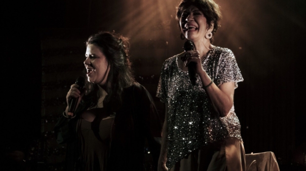 Sandra Pêra sobe ao palco do Theatro José de Alencar com show em homenagem a Gonzaguinha, ao lado da filha Amora. Foto: Divulgação