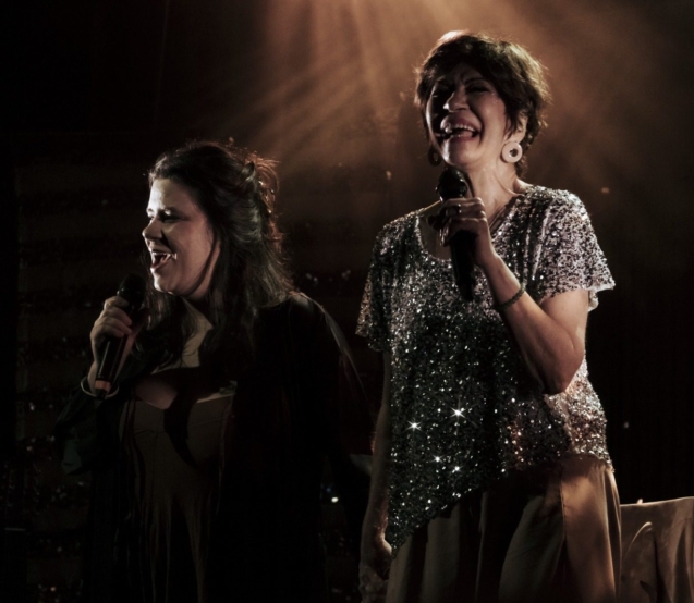 Sandra Pêra sobe ao palco do Theatro José de Alencar com show em homenagem a Gonzaguinha, ao lado da filha Amora. Foto: Divulgação