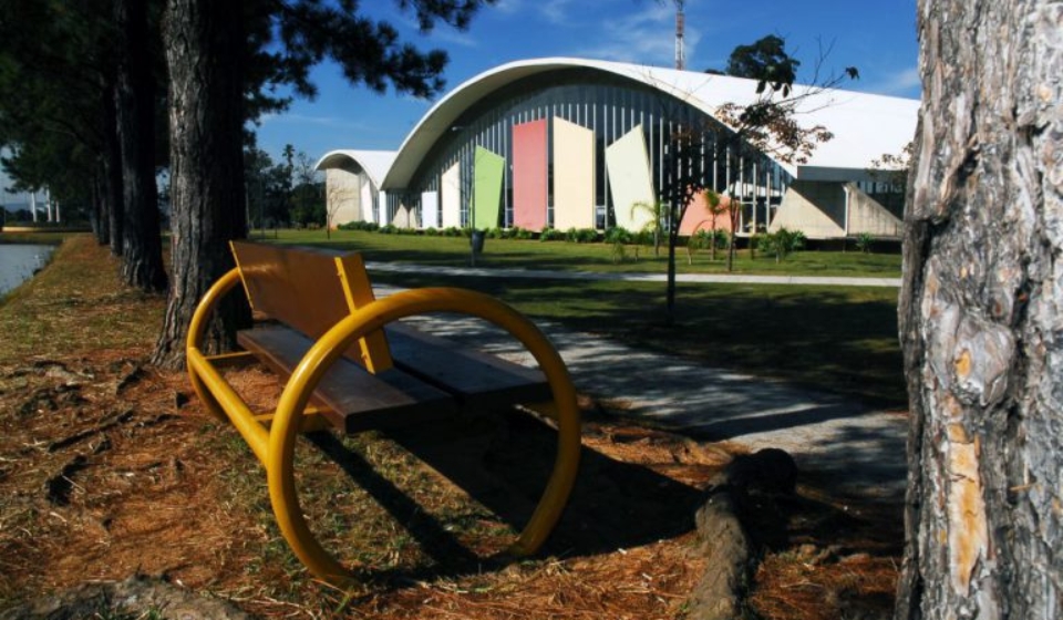 Sessão gratuita do filme Frankenweenie acontece nesta sexta-feira 13 na Biblioteca Municipal de Sorocaba. Foto: Prefeitura De Sorocaba 🎬👻📚