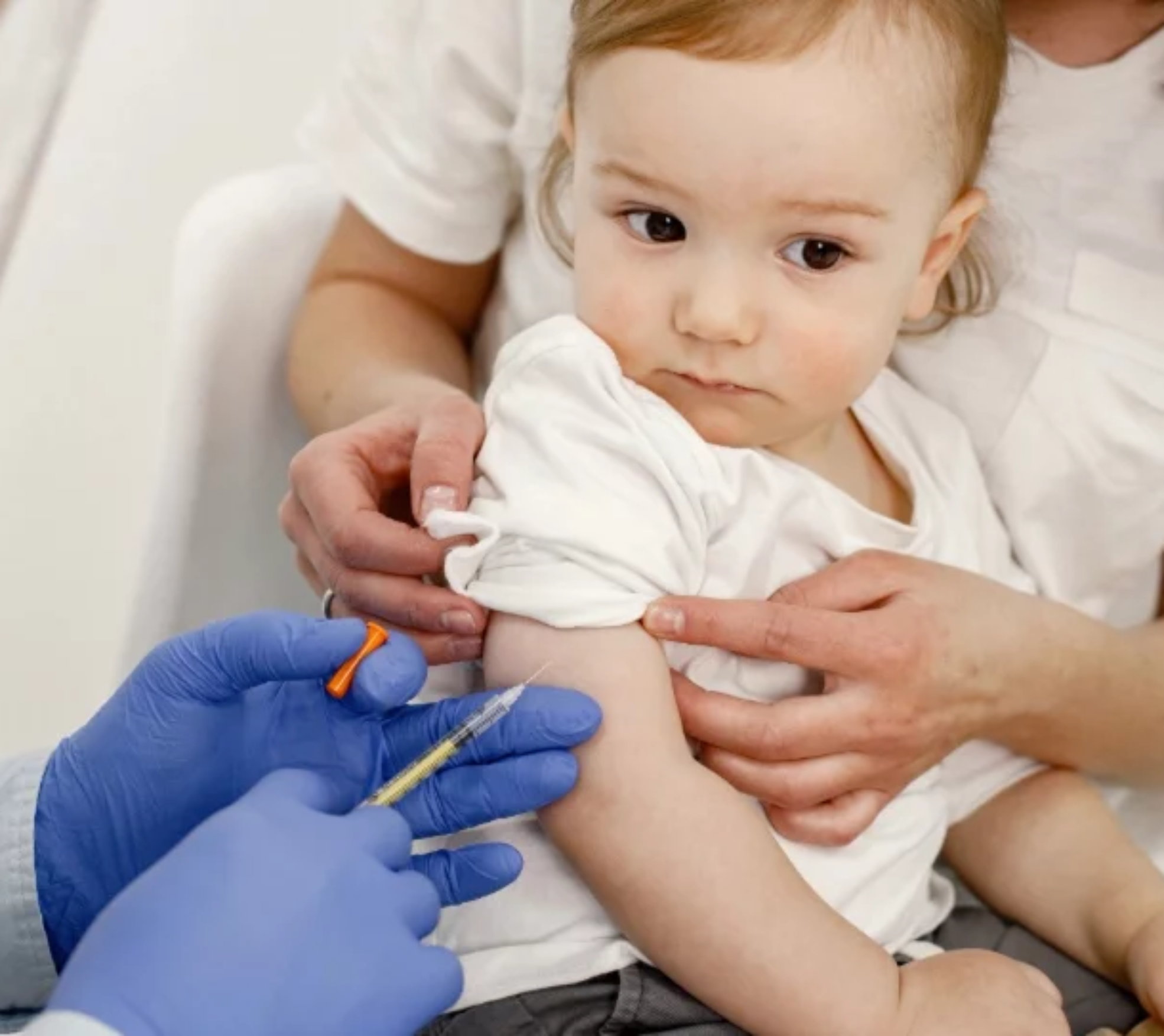 Profissionais de saúde realizam vacinação contra a gripe durante campanha em unidades de Osasco. Fotos: Divulgação