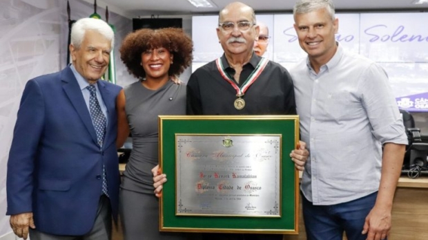 Comerciante tradicional é homenageado por sua trajetória e contribuição ao desenvolvimento de Osasco.

Créditos das Fotos: Ricardo Migliorini