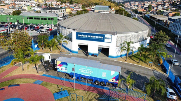 Unidade móvel equipada recebe alunos para aulas práticas e teóricas com certificação. Foto: Prefeitura de Itapevi