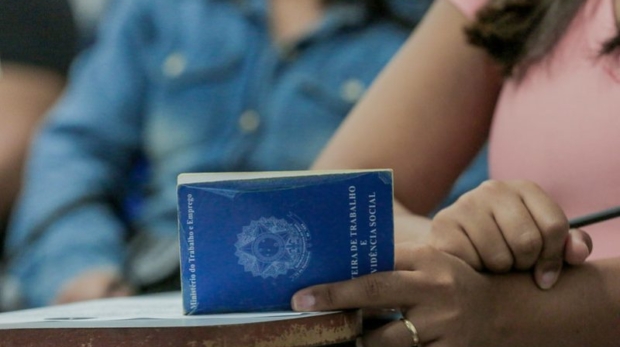 Candidatos podem se inscrever presencialmente no PAT ou pela Carteira de Trabalho Digital para diversas áreas profissionais. Foto: Prefeitura De Itapevi